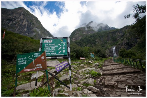 Junction of path to Valley of Flowers and Hemkund Sahib