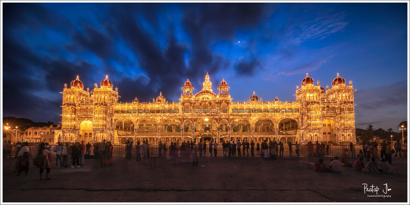 Mysore palace lit up on a public holiday
