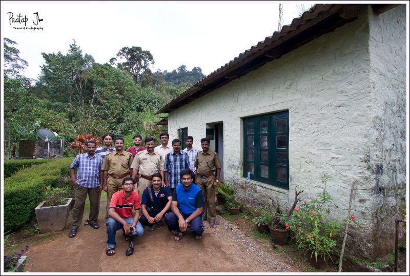 Group photo with forest guards at SVNP